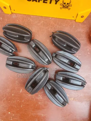 Plastic Electric Fence Strainer/Corner Post Insulators