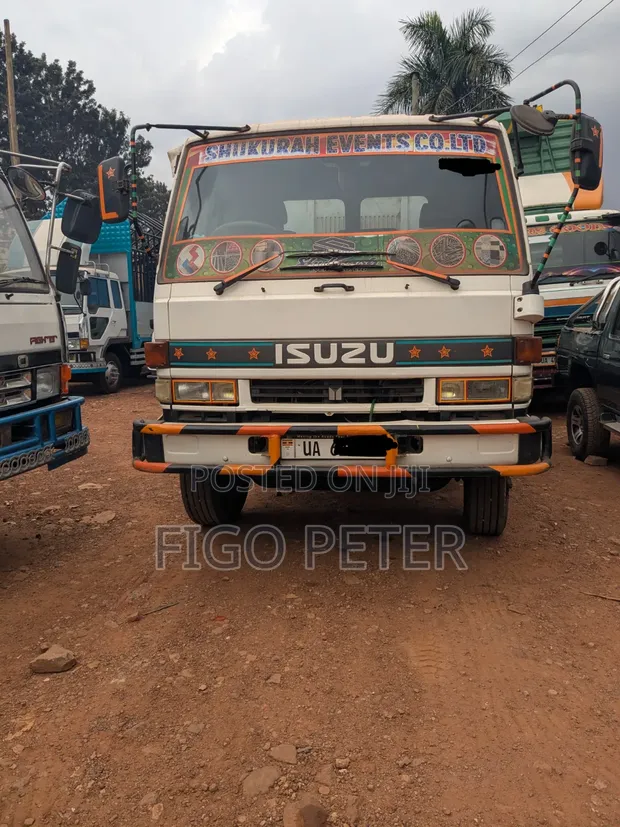 Isuzu Heavy-Duty Truck 2004 White - 1