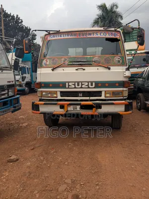Isuzu Heavy-Duty Truck 2004 White