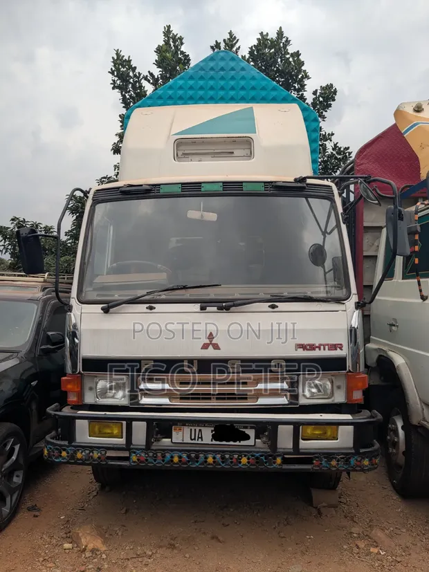 Mitsubishi Fuso Fighter D16 Truck 2004 White - 1