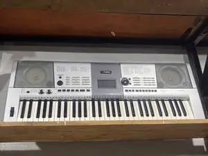 Yamaha PSR-E403 Electronic Keyboard