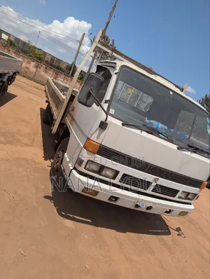 Isuzu Truck 1990 Model