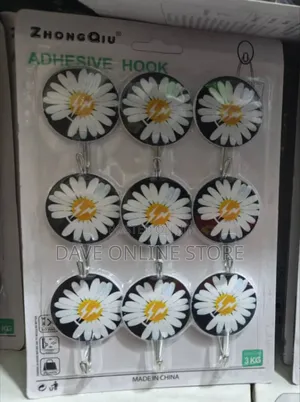 Decorative Daisy-Patterned Adhesive Wall Hooks (Set)