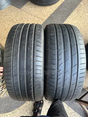 275/45ZR21 Kumho Used Tires - Good Condition