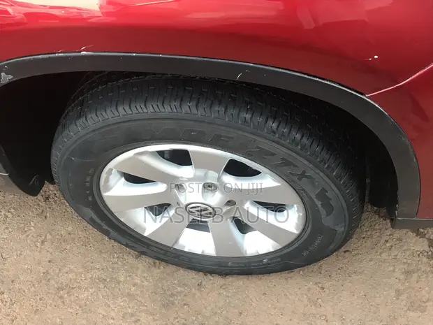 Volkswagen Tiguan 2012 Maroon - 1
