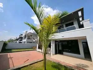 5 Bedroom Duplex Apartment for Rent in Munyonyo