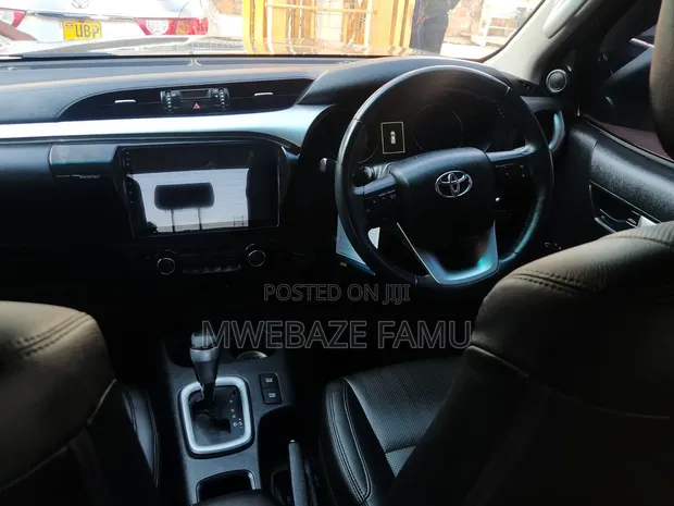 Toyota Hilux 2018 Gray - 1