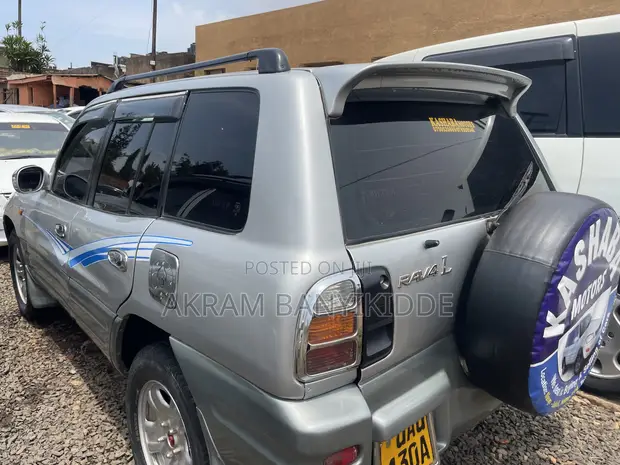 Toyota RAV4 1999 Silver - 1