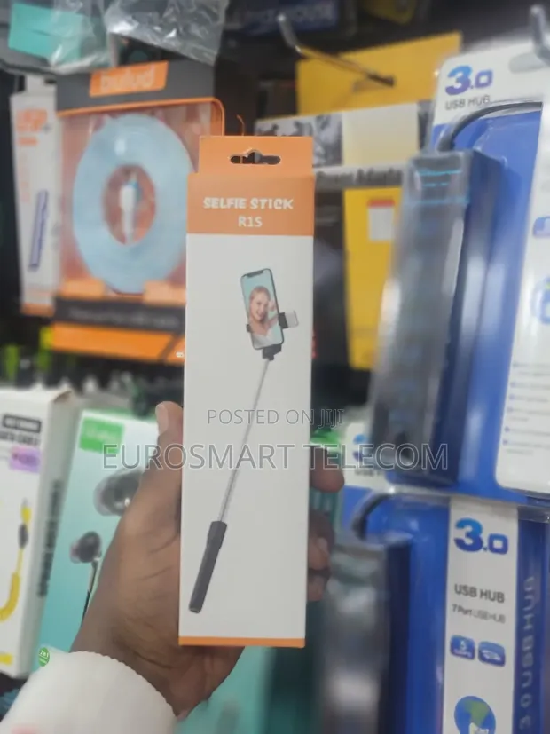 R15 Tripod Selfie Stick - 1