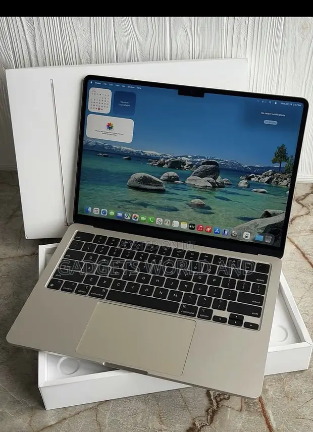 Apple MacBook Air 2024 M3 13" 16GB RAM 256GB SSD - 1