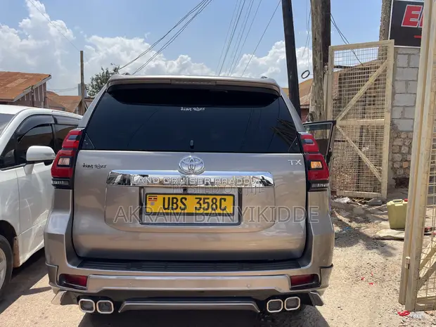 Toyota Land Cruiser Prado 2017 Gray - 1