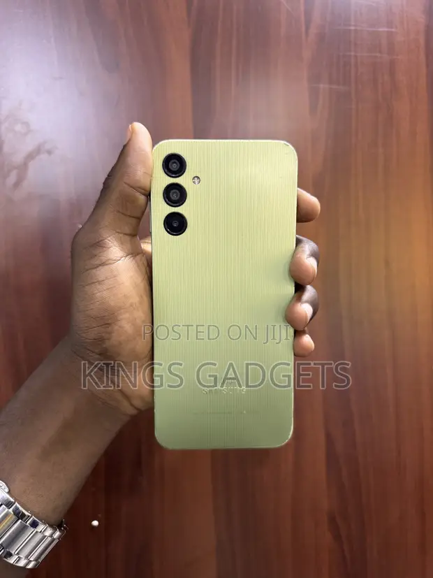 Infinix Smart 10 64GB Yellow - 1