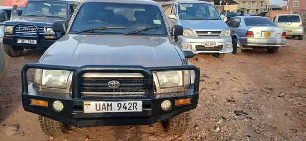 Toyota Hilux 1999 Gold - 1