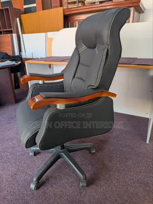 Rotating and Adjustable Executive Office Chair