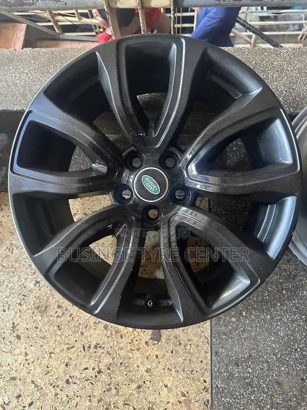 Range Rover Evoque 18-Inch Rims - 1
