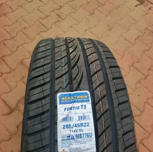 285/45R22 Maxtrek Low Profile Sport Tires