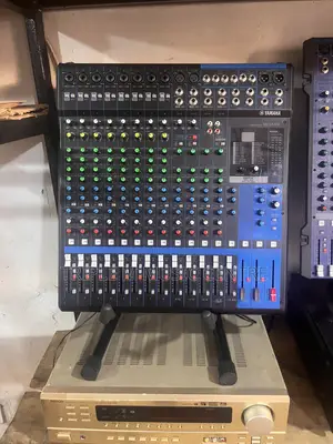Yamaha MG16XU 16-Channel Analog Mixer