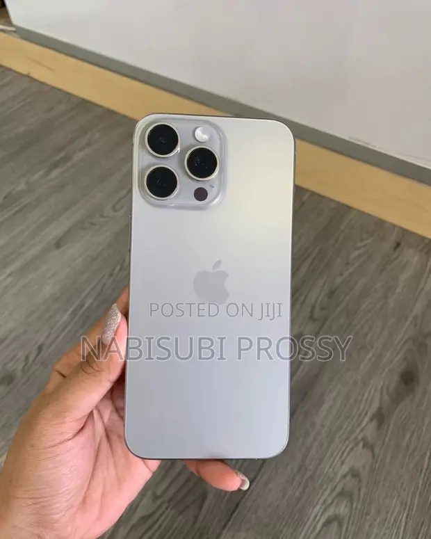 Apple iPhone 15 Pro Max 256GB Gray - 1
