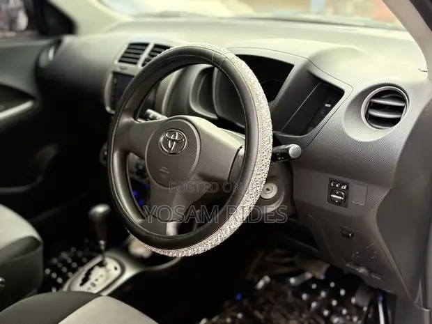 Toyota IST 2010 White - 1