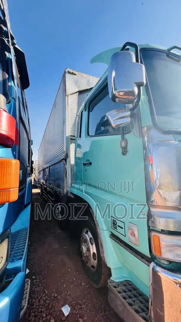 Mitsubishi Fuso Truck - 1