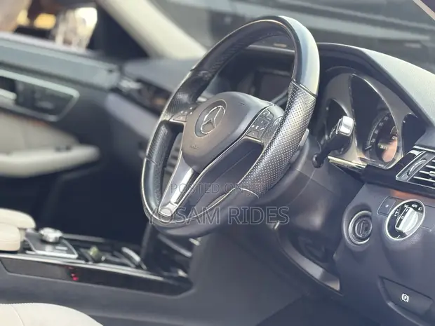 Mercedes-Benz E250 2013 Black - 1
