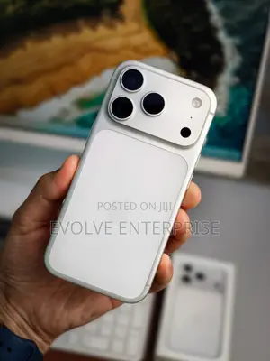 Apple iPhone 17 Pro 256GB White (Refurbished)
