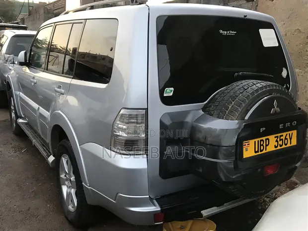 Mitsubishi Pajero 3.0 SUV 2010 Silver - 1