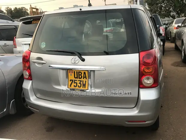 Toyota Raum 2006 Silver - 1