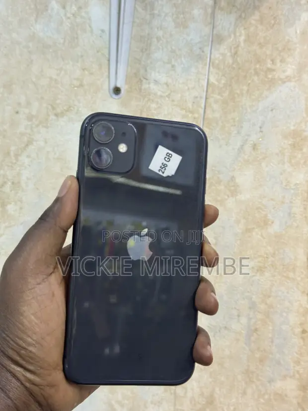 Apple iPhone 11 256GB Black - 1