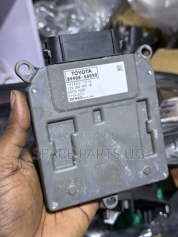 Toyota Landcruiser Prado FJ150 Headlamp Motor/Computer (2018-2023) - 1