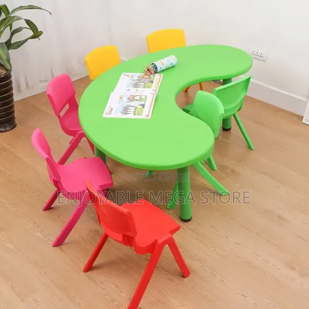 Moon Shaped Kids Table and 6 Chairs Set - 1