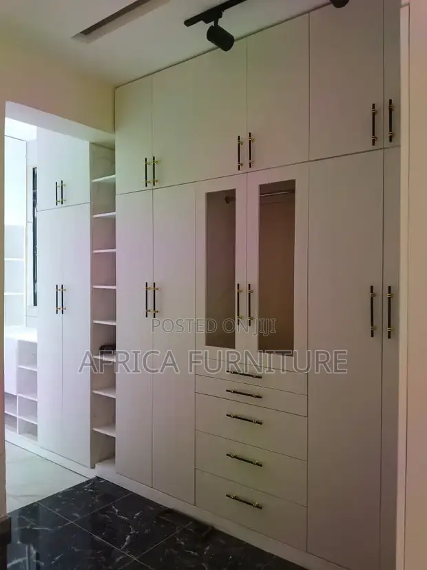 Classic Built-in Wardrobe Design - 1