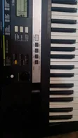 Yamaha 61-Key Electronic Keyboard - 4