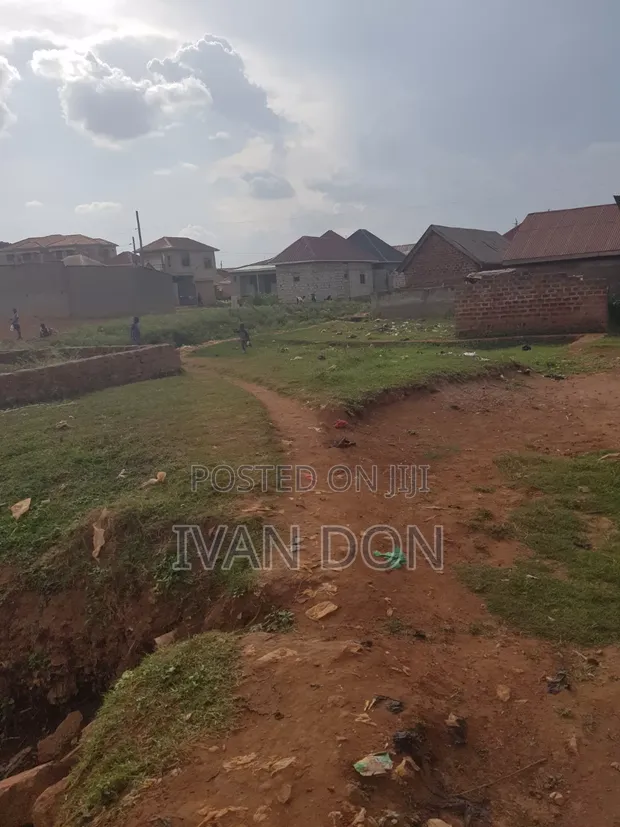 Plot for Sale in Namugoona, 40x30ft - 1