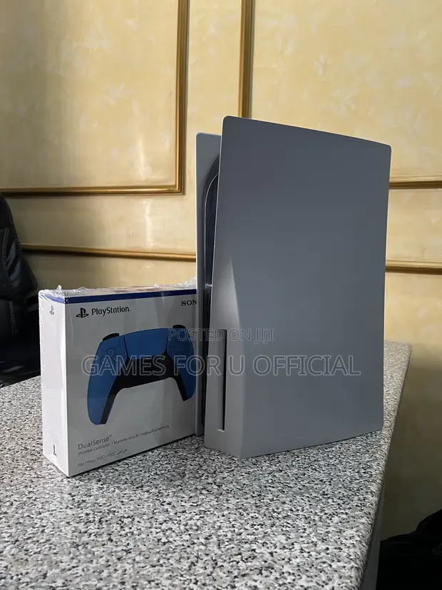 PS5 Standard Console with 1 Blue DualSense Controller (Used EU) - 1