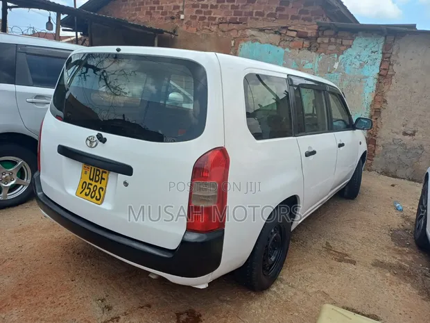Toyota Probox 2005 White - 1