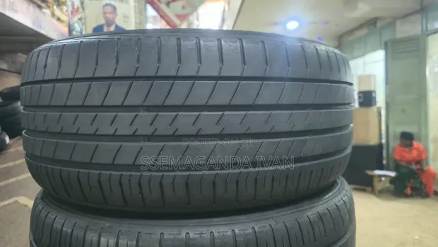 225/45R17 Dunlop Tires - Japan Used - 1