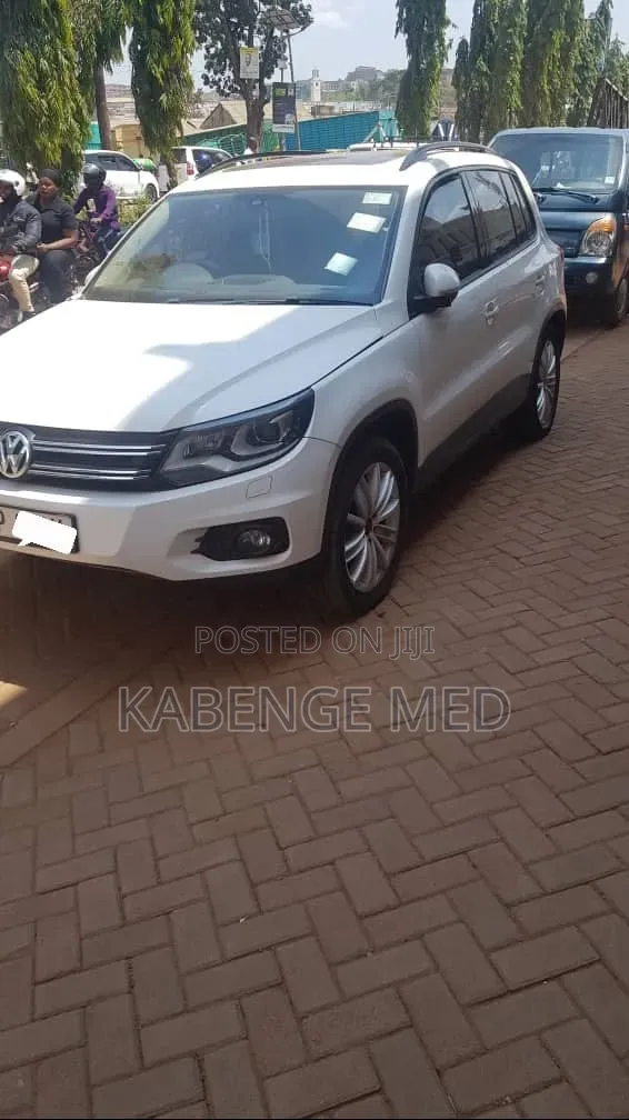 Volkswagen Tiguan 2013 White - 1