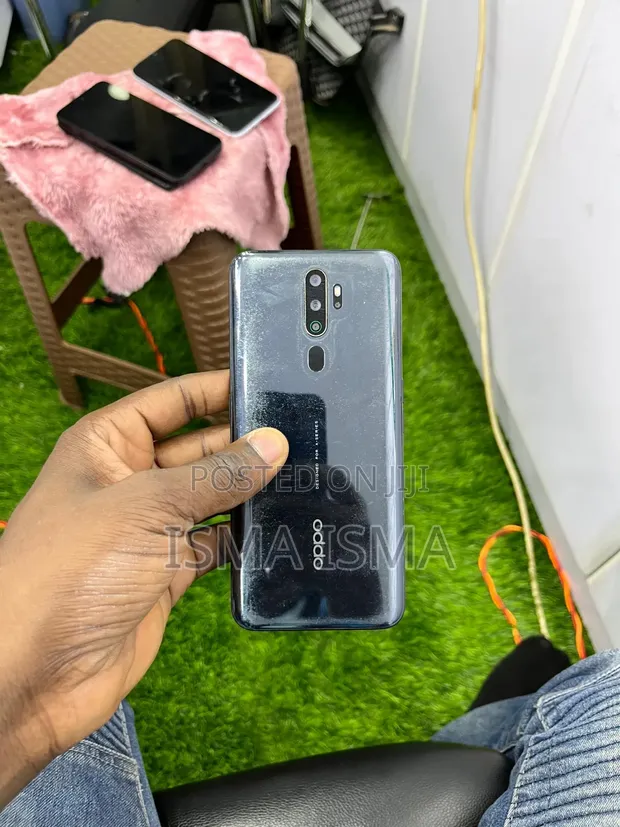 Oppo A5 64GB Black (Cracked Screen) - 1