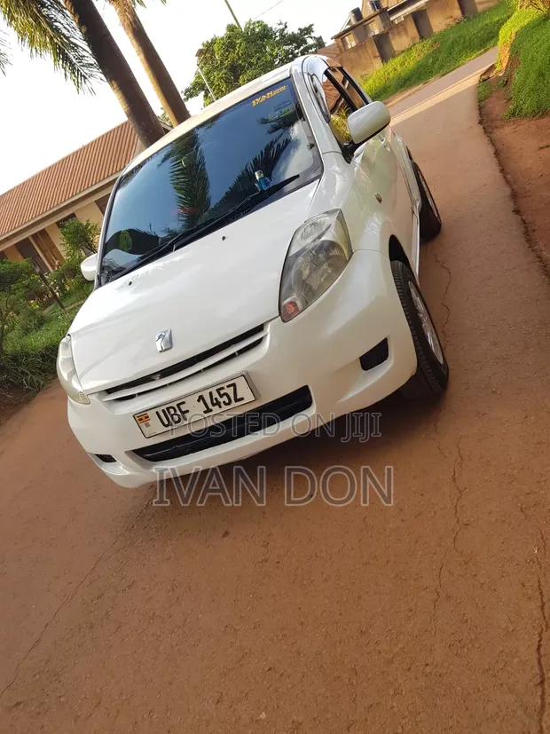 Toyota Passo 1.0 AWD 2008 White - 1