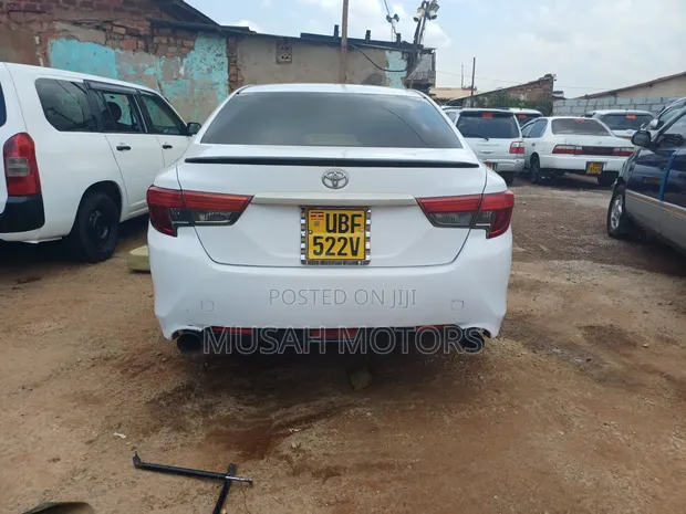 Toyota Mark X 2.5 RWD 2011 White - 1
