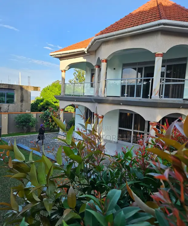 6-Bedroom House with Lake View in Kitende - 1
