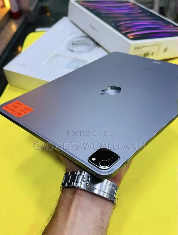 Apple iPad Pro 12.9 (2022) 2TB Gray - 1