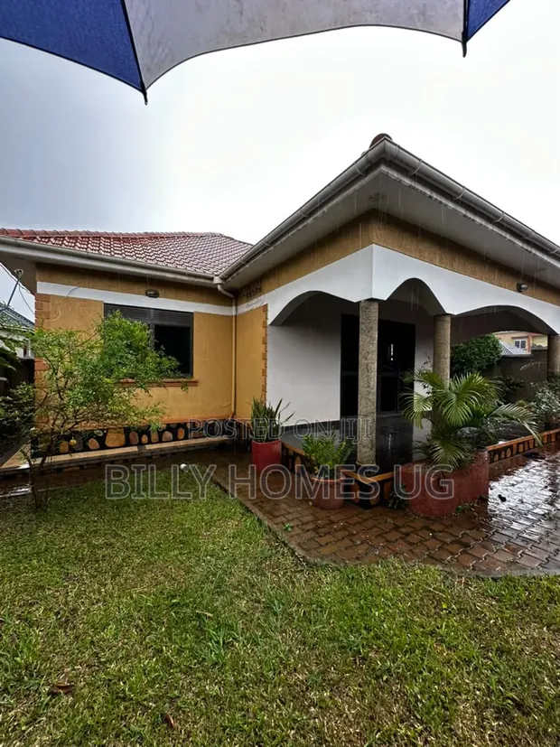 3 Bedroom House for Sale in Seeta-Bajjo, Goma - 1