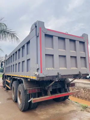 Brand New Sinotruk Dumper Truck 2025 - Grey