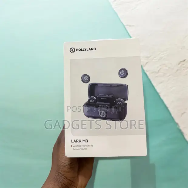 Hollyland Lark M3 Wireless Microphone System - 1