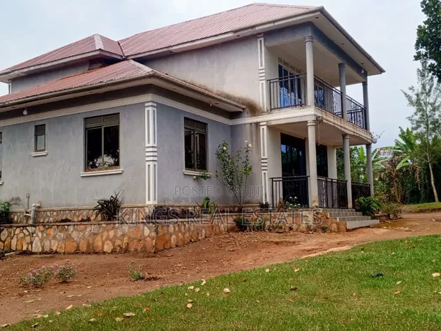 5-Bedroom Mansion for Sale in Kanyanda, Makulubita - 1