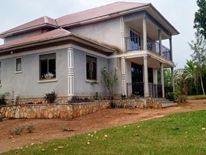 5-Bedroom Mansion for Sale in Kanyanda, Makulubita
