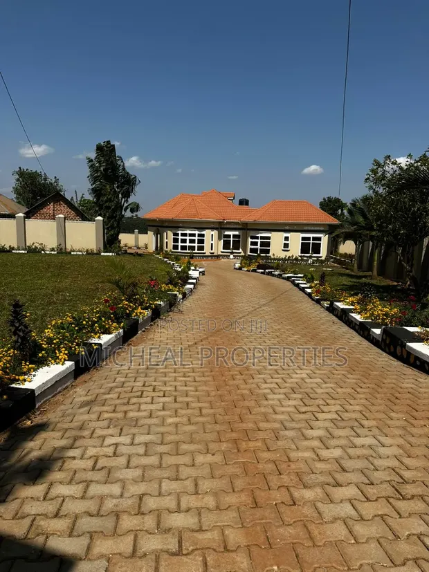 5 Bedroom House for Sale in Kasangati, Kawempe - 1