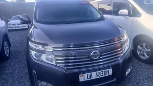 Nissan Elgrand 2015 8-Seater Van
